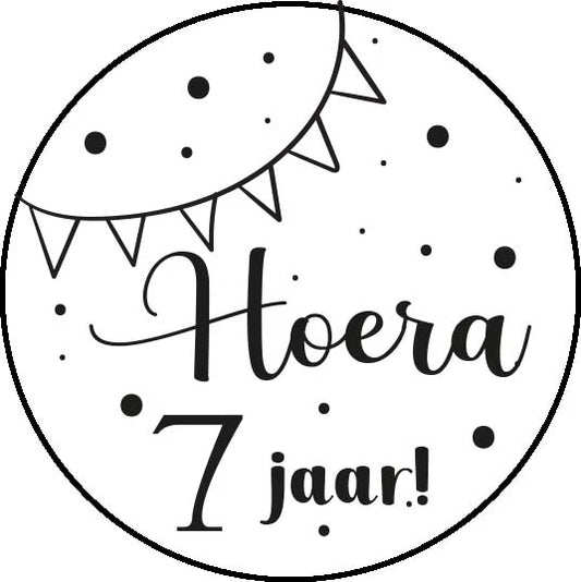 Hoera7jaarsticker-stoepkrijtmeid